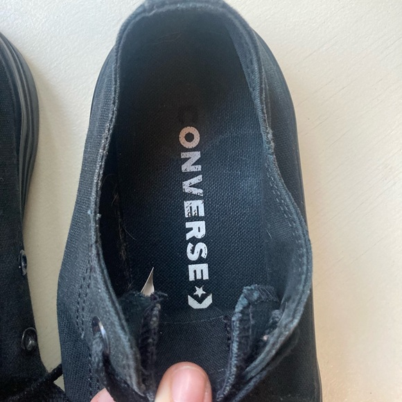 Black converse - Picture 3 of 6